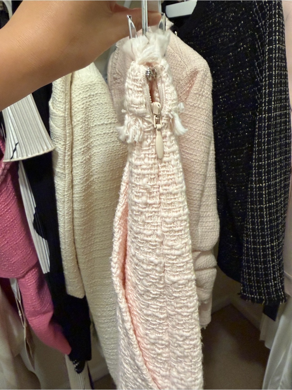 Elie Tahari Pink Bouclé Blazer & Shorts Suit Set Sz 10 (Cinq à Sept Khloe Dupe) - Picture 14 of 15